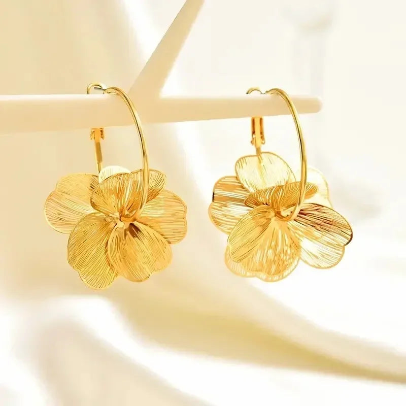 Floréa Hollow Flower Hoop Earrings for Daily Wear .