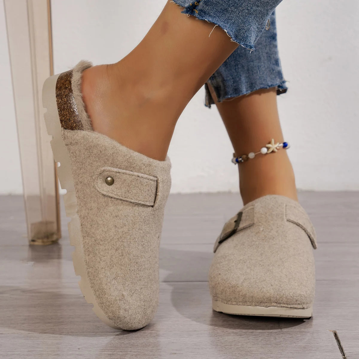 Women's Winter Casual Soft Comfortable Warm Anti-Slip Slip-On Plush Slippers Covered Toe Home Slippers