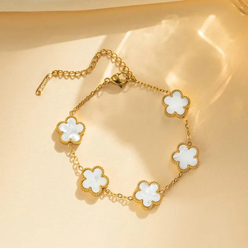 The stainless steel double-sided bracelet with five-leaf petals and gold-plated clovers is the best family gift for mothers, lad
