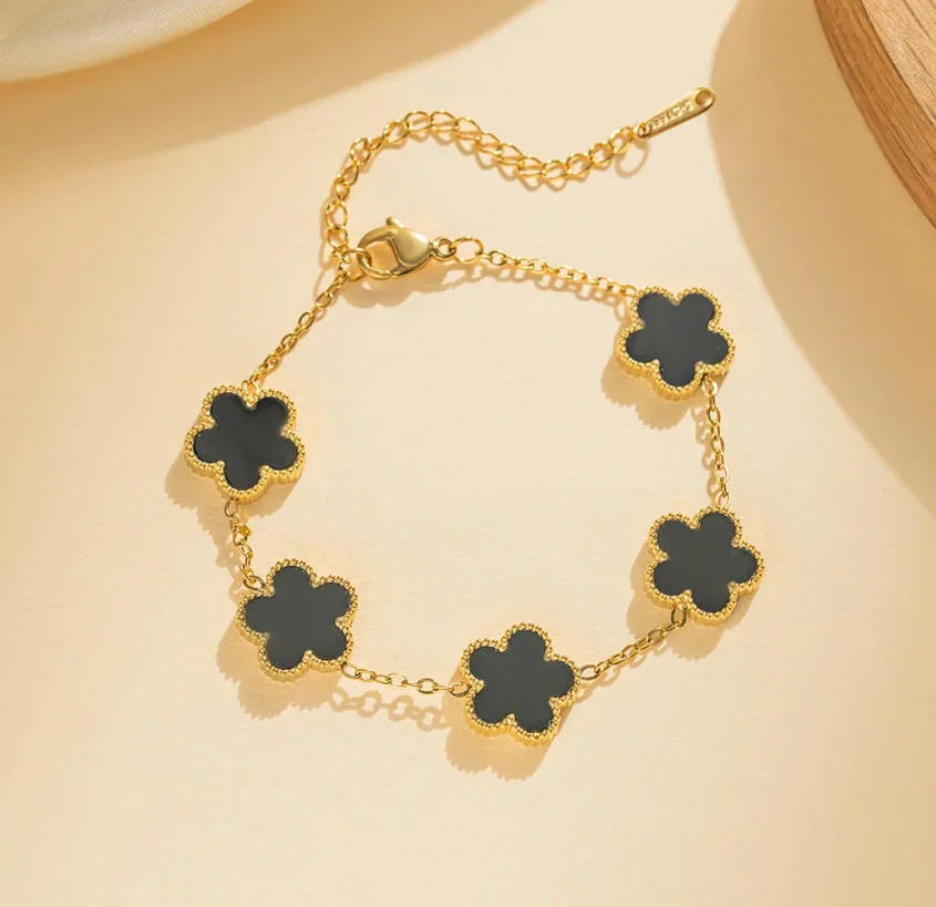 The stainless steel double-sided bracelet with five-leaf petals and gold-plated clovers is the best family gift for mothers, lad