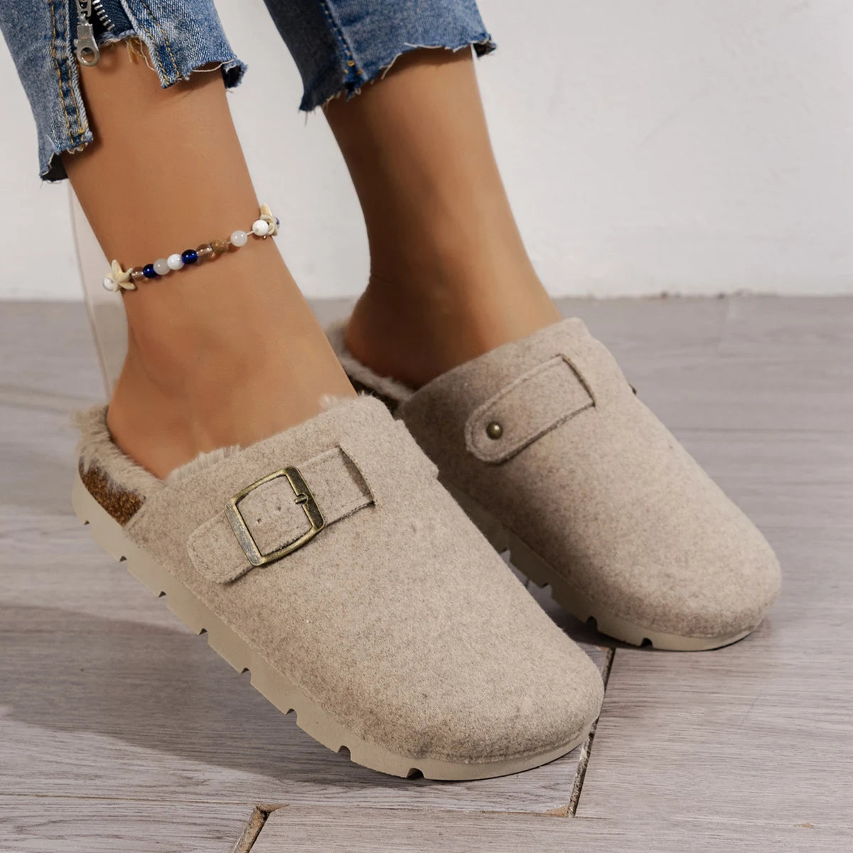 Women's Winter Casual Soft Comfortable Warm Anti-Slip Slip-On Plush Slippers Covered Toe Home Slippers