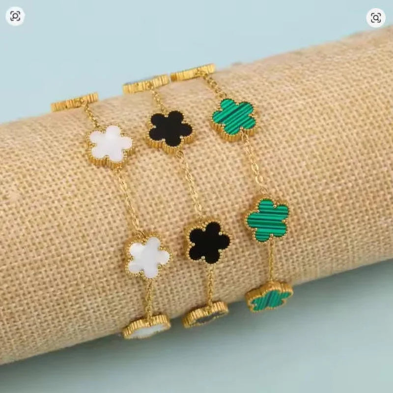 The stainless steel double-sided bracelet with five-leaf petals and gold-plated clovers is the best family gift for mothers, lad