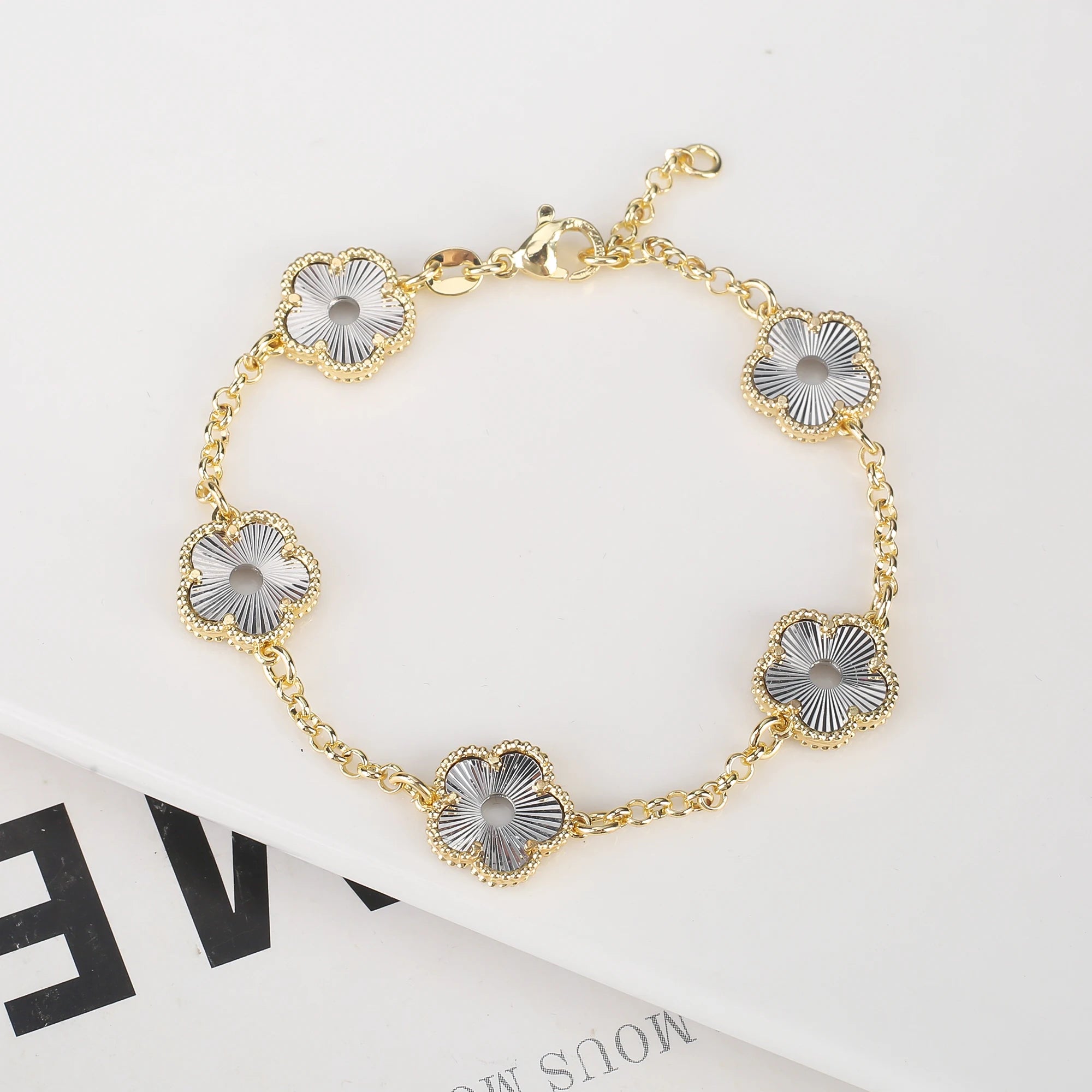 Hollow Metal Double sided Hollow Jewelry Set Sparkling Hot Selling Plum Blossom Jewelry Set Creative New Design For Women Clover