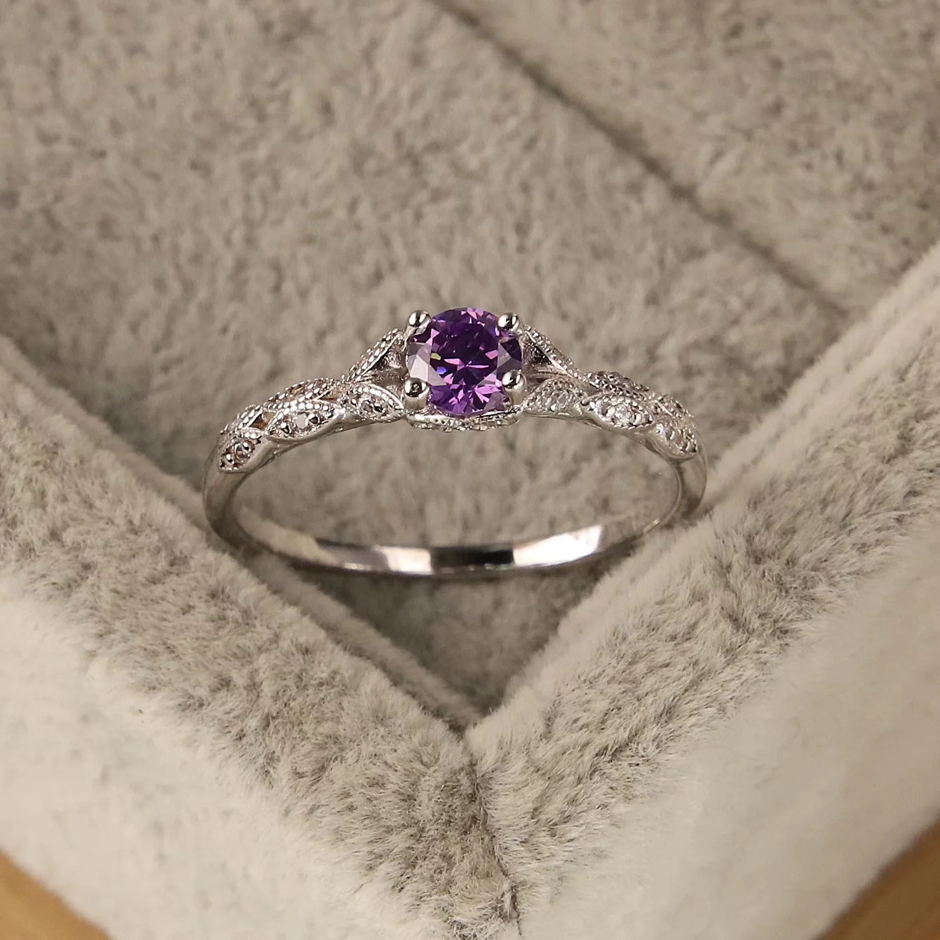 Améthia Light Luxury Style Amethyst Zirconia Women's Ring