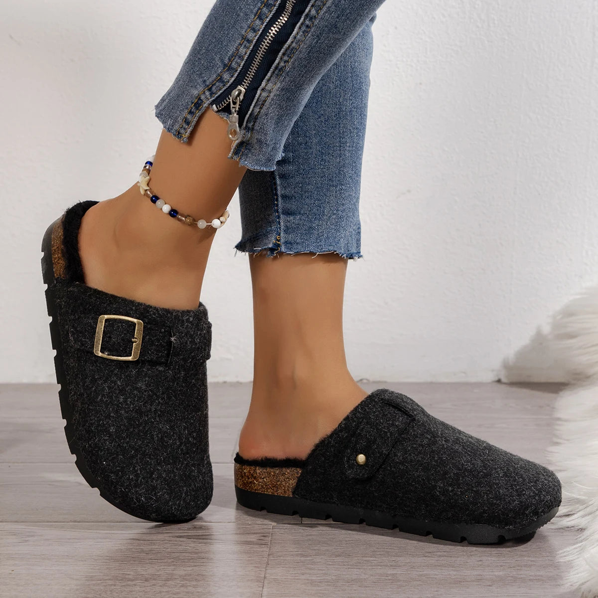 Women's Winter Casual Soft Comfortable Warm Anti-Slip Slip-On Plush Slippers Covered Toe Home Slippers