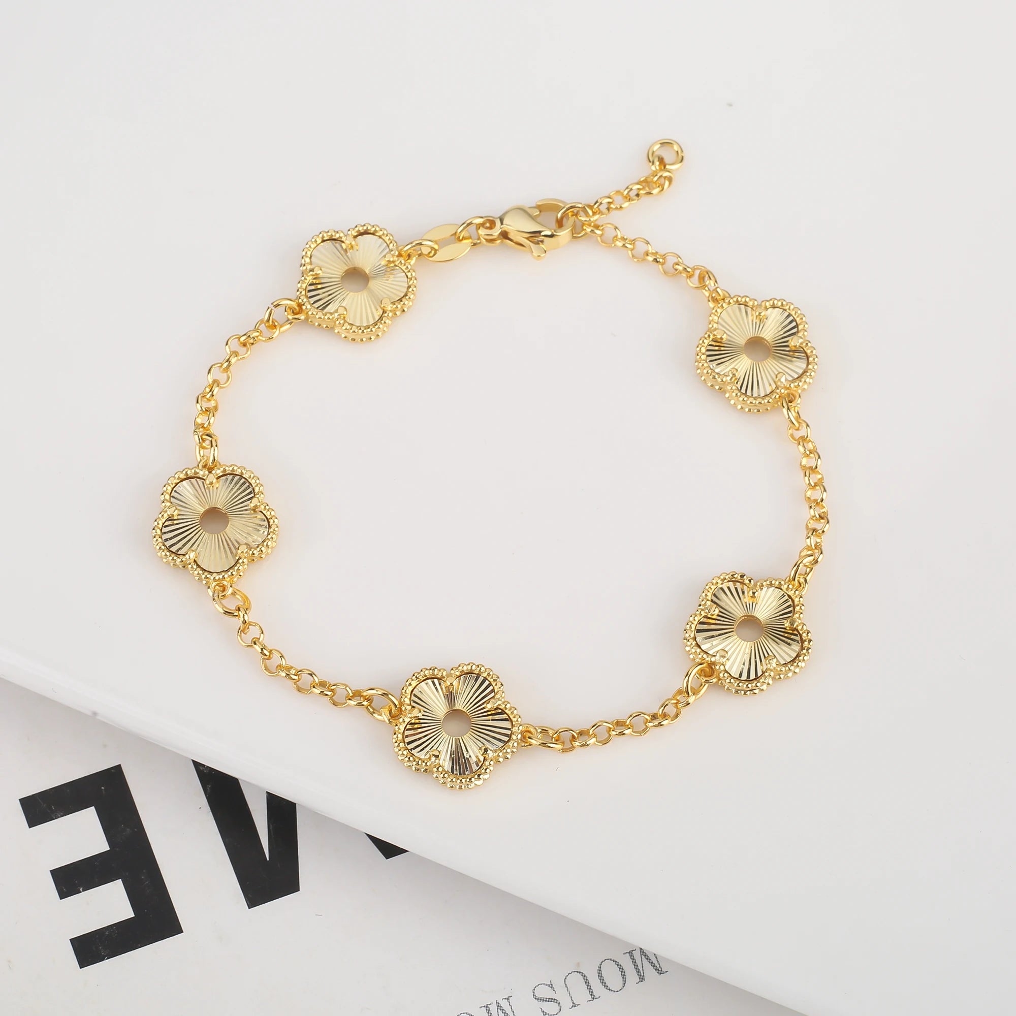 Hollow Metal Double sided Hollow Jewelry Set Sparkling Hot Selling Plum Blossom Jewelry Set Creative New Design For Women Clover